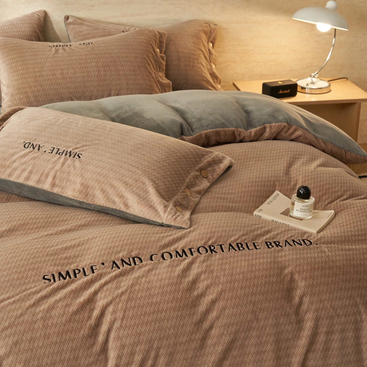 91家纺网 家纺一手货源 找家纺 寐绸家纺 2025秋冬新款230g雪貂绒阳离子提花牛奶绒四件套 雪貂绒-奶茶咖