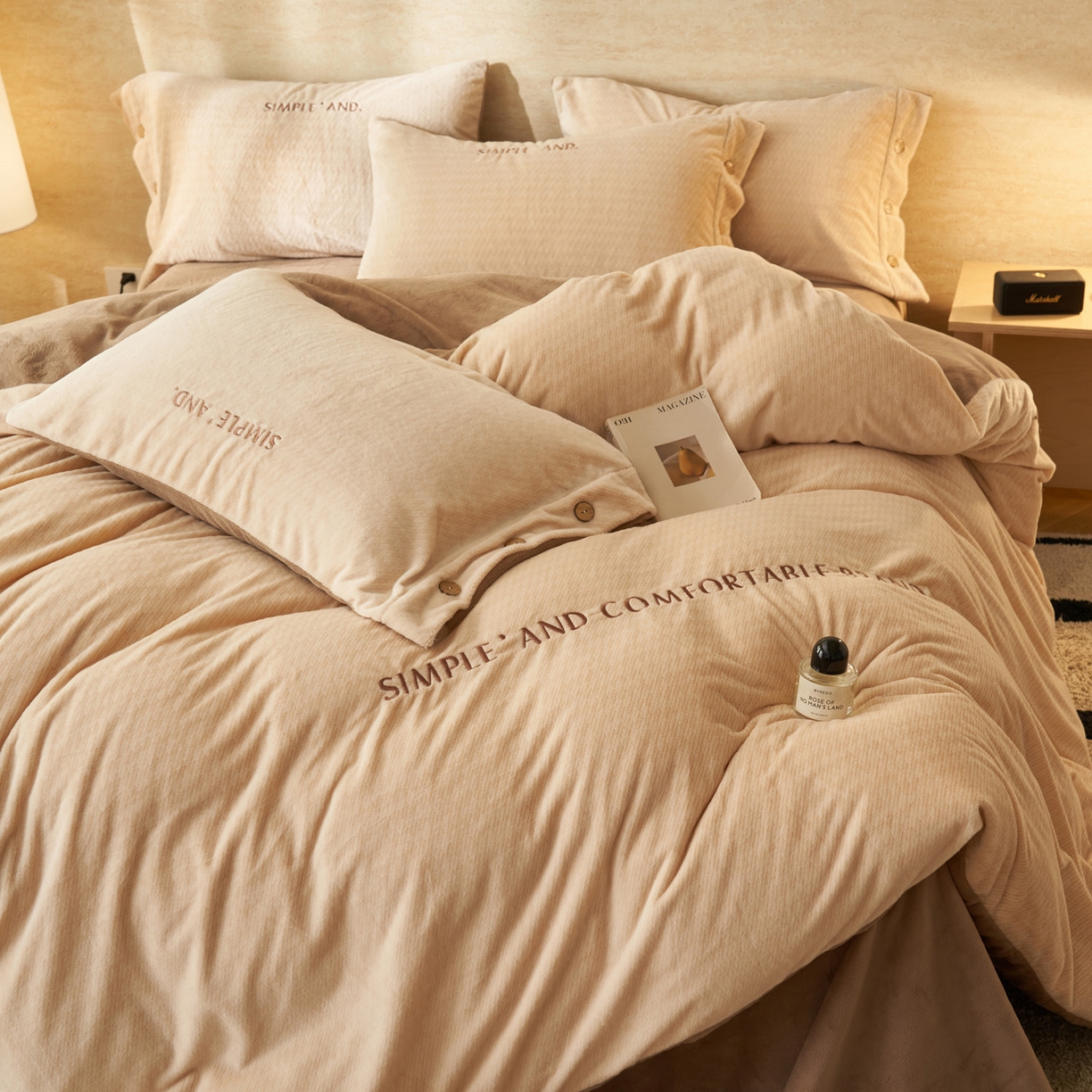 91家纺网 家纺一手货源 找家纺 寐绸家纺 2025秋冬新款230g雪貂绒阳离子提花牛奶绒四件套 雪貂绒-驼色