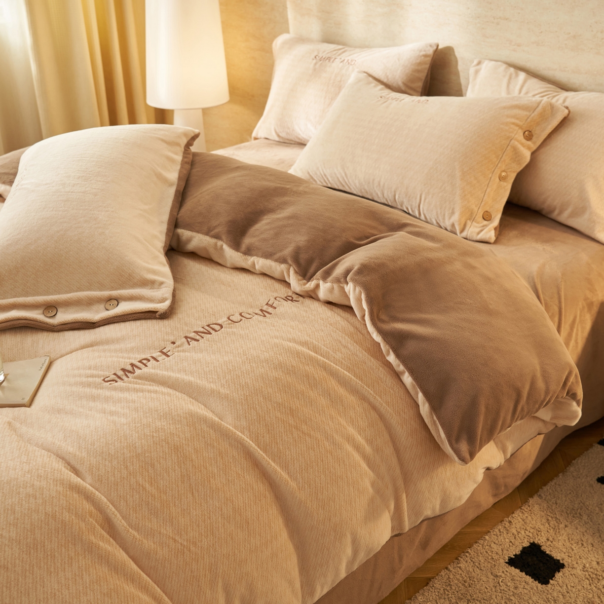 91家纺网 家纺一手货源 找家纺 寐绸家纺 2025秋冬新款230g雪貂绒阳离子提花牛奶绒四件套 雪貂绒-驼色