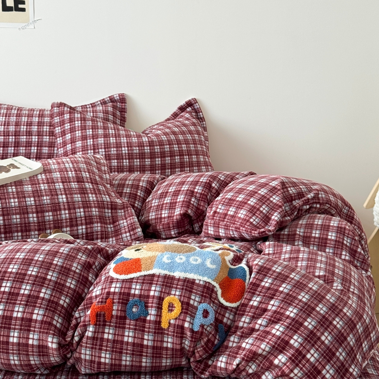 91家纺网 家纺一手货源 找家纺 希朵家纺 2025新款可爱牛奶绒毛巾绣床盖四件套 腊肠狗