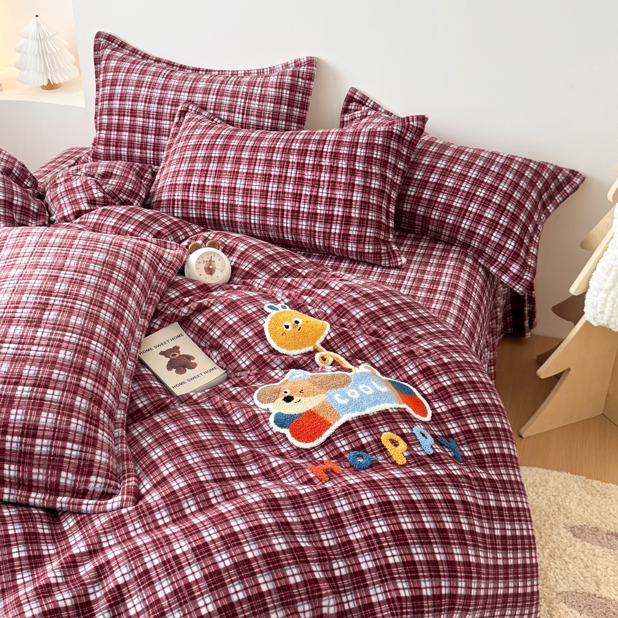 91家纺网 家纺一手货源 找家纺 希朵家纺 2025新款可爱牛奶绒毛巾绣床盖四件套 腊肠狗