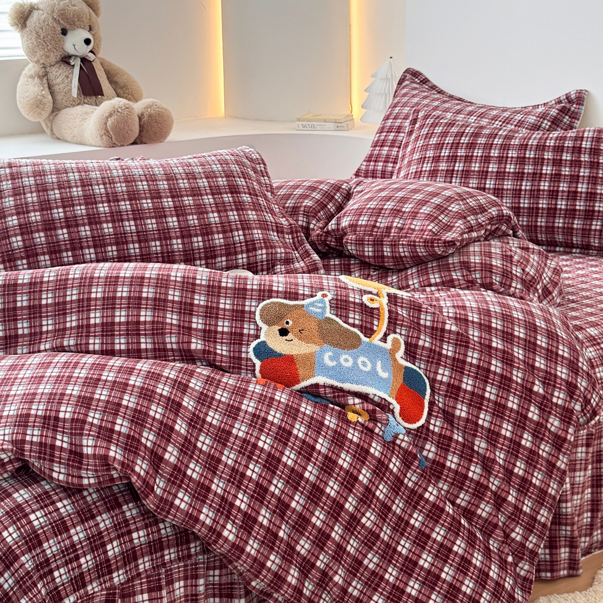 希朵家纺 2025新款可爱牛奶绒毛巾绣床盖四件套 腊肠狗