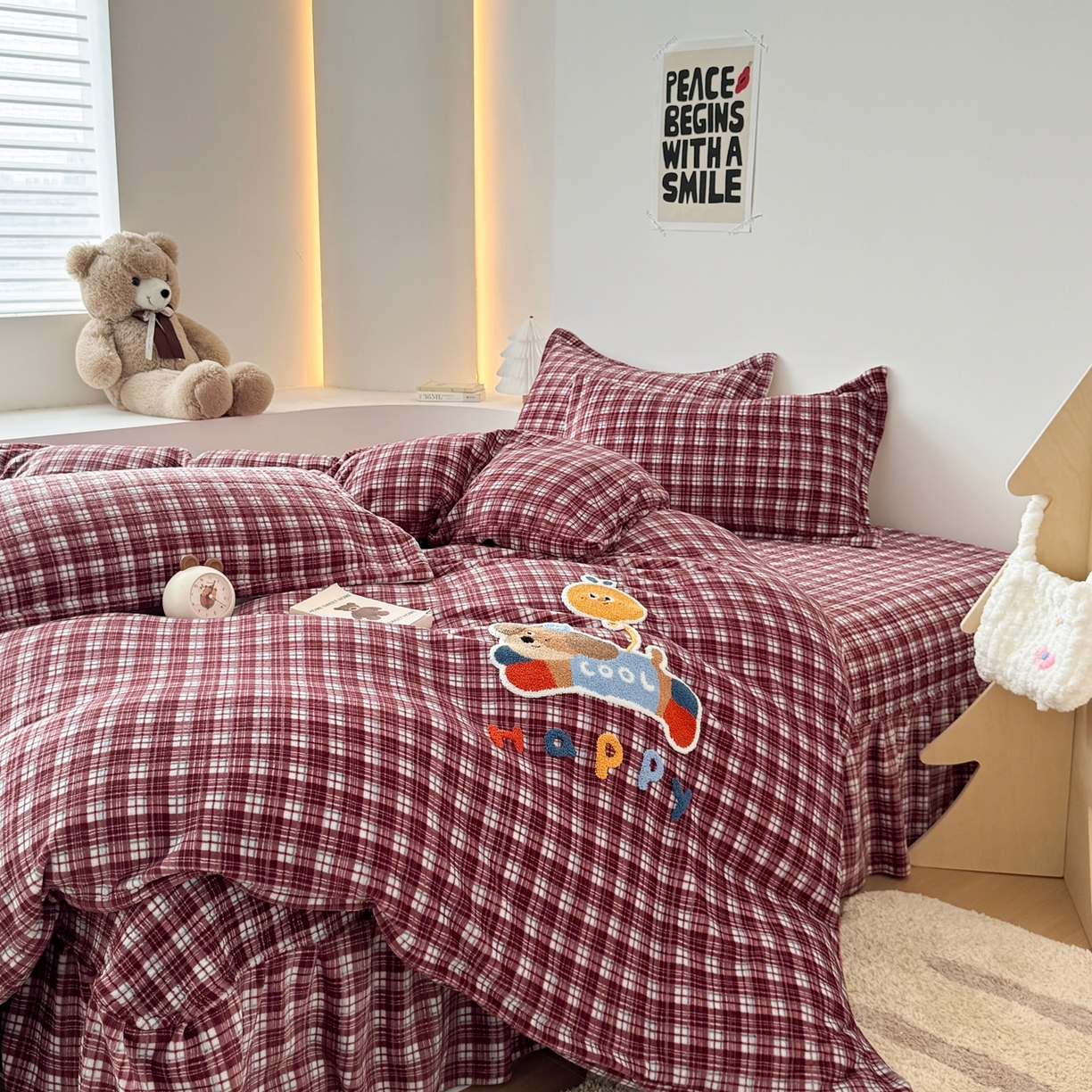 91家纺网 家纺一手货源 找家纺 希朵家纺 2025新款可爱牛奶绒毛巾绣床盖四件套 腊肠狗