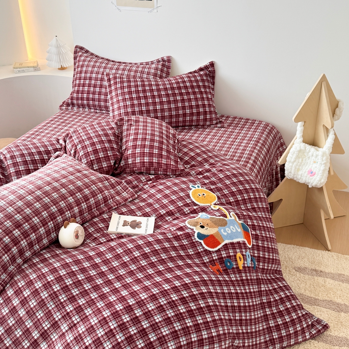 91家纺网 家纺一手货源 找家纺 希朵家纺 2025新款可爱牛奶绒毛巾绣床盖四件套 腊肠狗