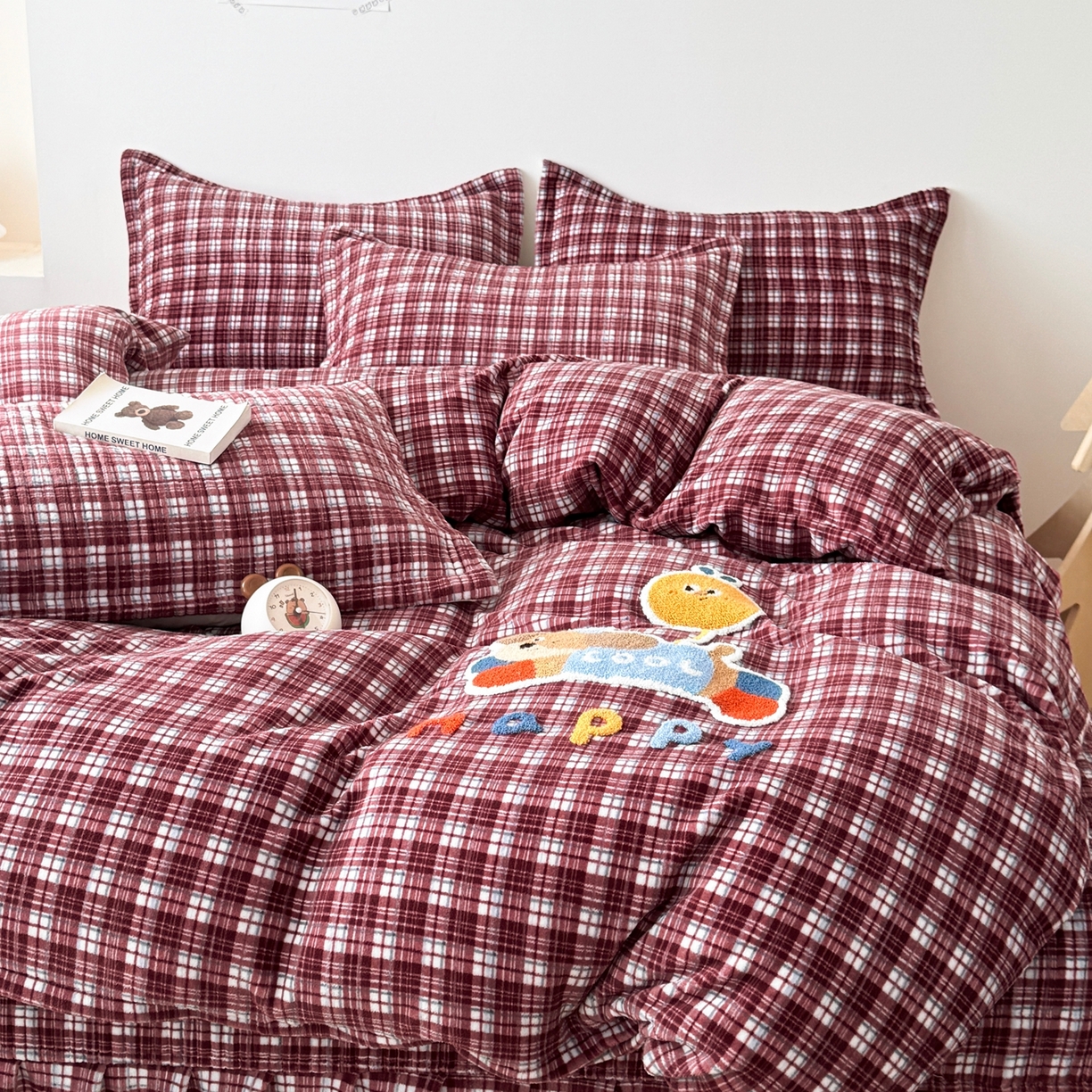 91家纺网 家纺一手货源 找家纺 希朵家纺 2025新款可爱牛奶绒毛巾绣床盖四件套 腊肠狗