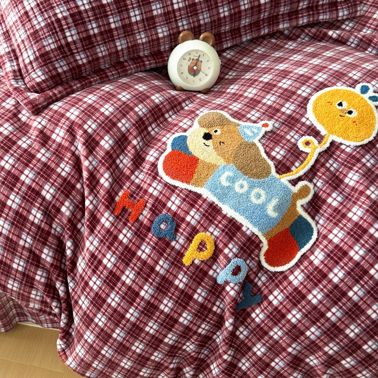 91家纺网 家纺一手货源 找家纺 希朵家纺 2025新款可爱牛奶绒毛巾绣床盖四件套 腊肠狗