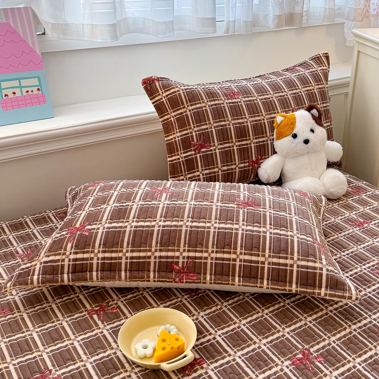 91家纺网 家纺一手货源 找家纺 豫见家纺 2025新款加厚高克重牛奶绒豆豆绒花边床盖四件套 屿知