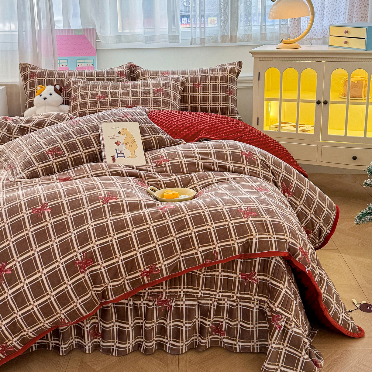 91家纺网 家纺一手货源 找家纺 豫见家纺 2025新款加厚高克重牛奶绒豆豆绒花边床盖四件套 屿知