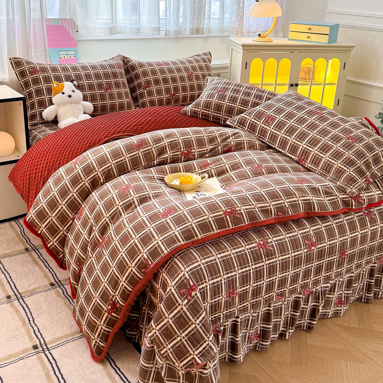 91家纺网 家纺一手货源 找家纺 豫见家纺 2025新款加厚高克重牛奶绒豆豆绒花边床盖四件套 屿知