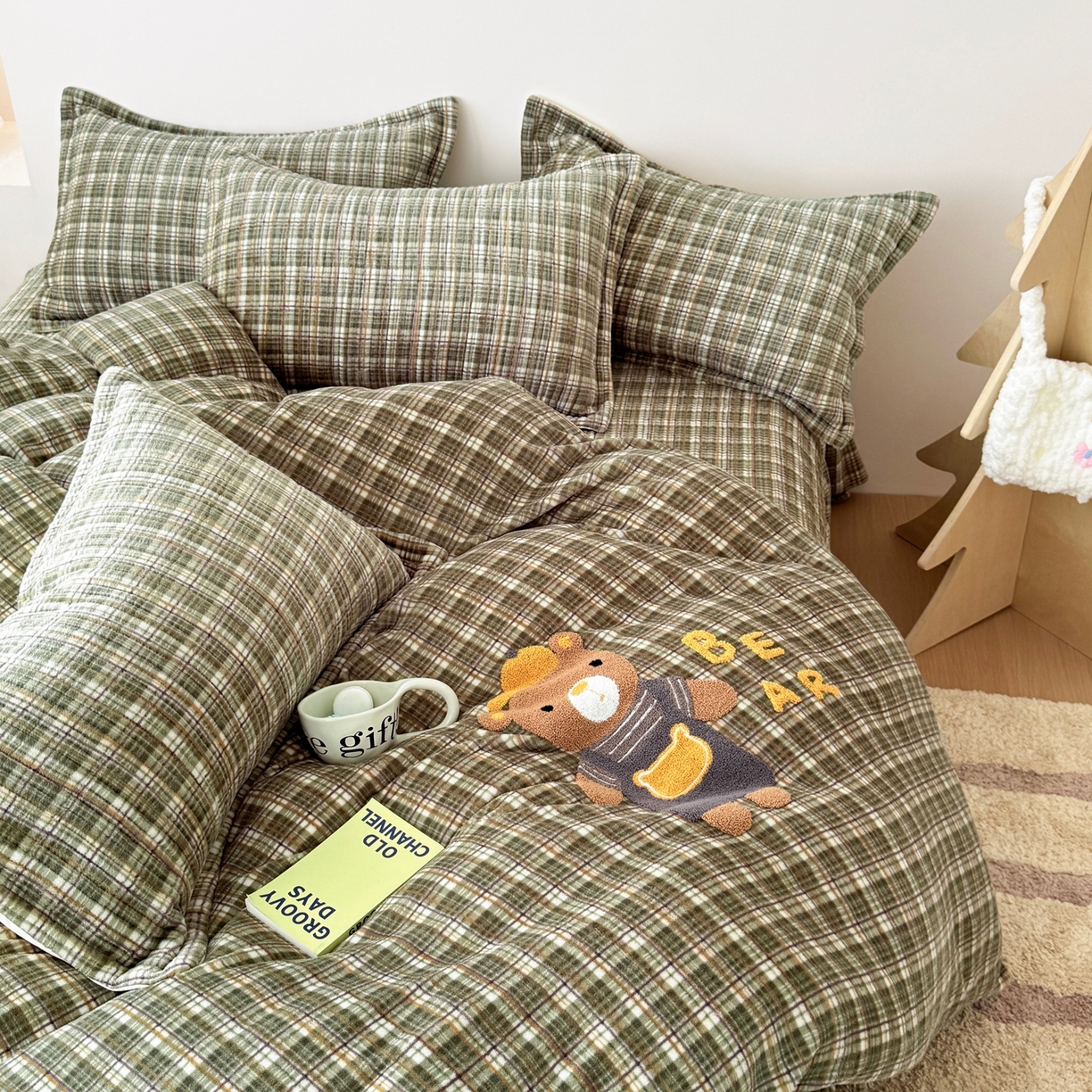 91家纺网 家纺一手货源 找家纺 希朵家纺 2025新款可爱牛奶绒毛巾绣床盖四件套 帽子熊绿