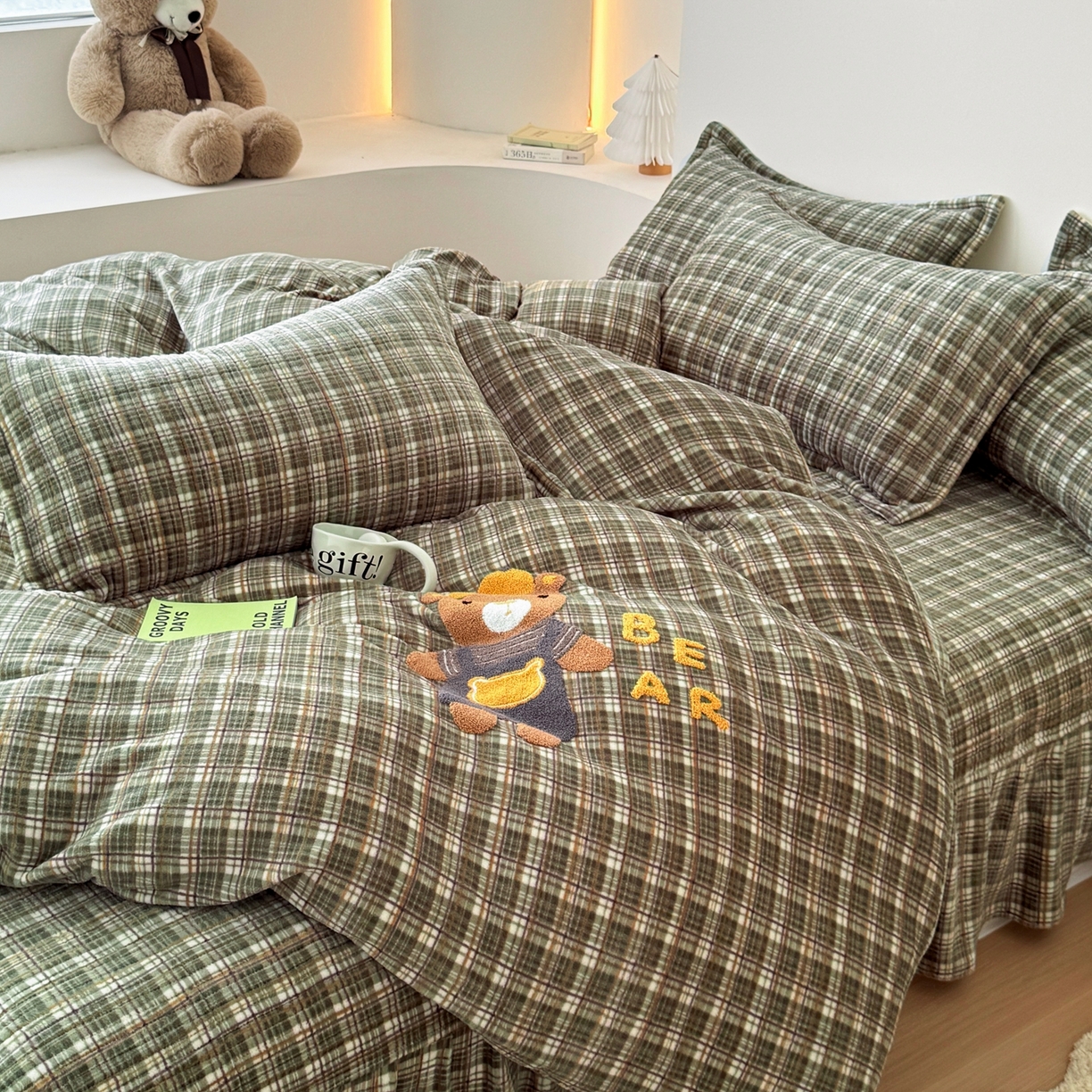 91家纺网 家纺一手货源 找家纺 希朵家纺 2025新款可爱牛奶绒毛巾绣床盖四件套 帽子熊绿