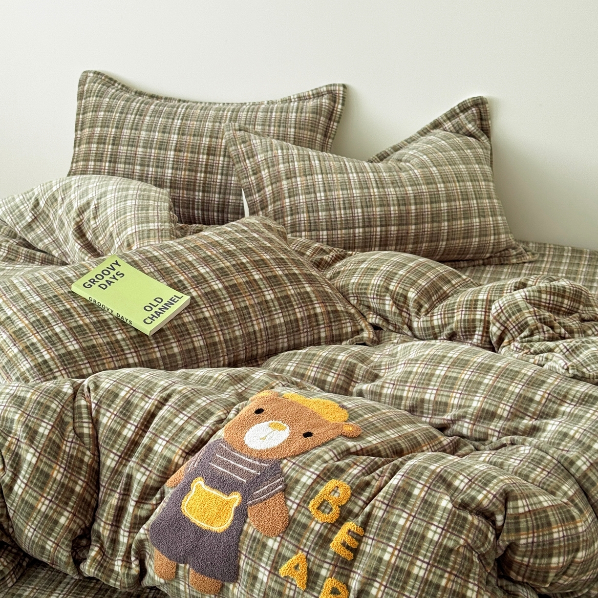 91家纺网 家纺一手货源 找家纺 希朵家纺 2025新款可爱牛奶绒毛巾绣床盖四件套 帽子熊绿