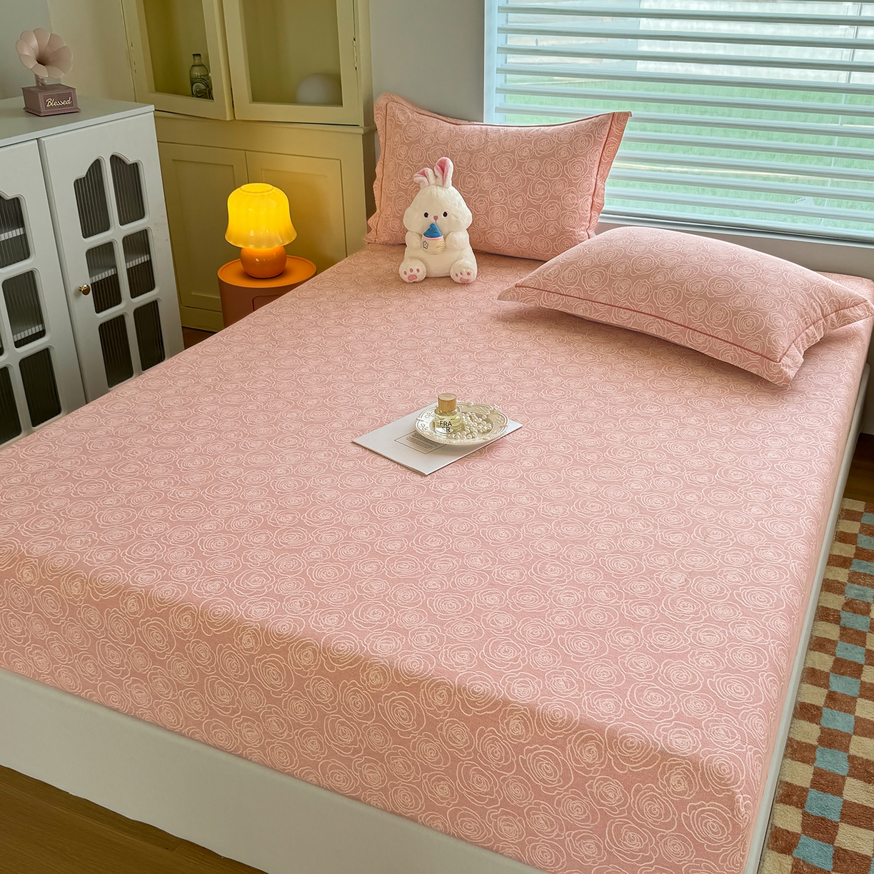 91家纺网 家纺一手货源 找家纺 壹贝家纺 2025新款全棉磨毛床笠系列 玫瑰情缘-粉