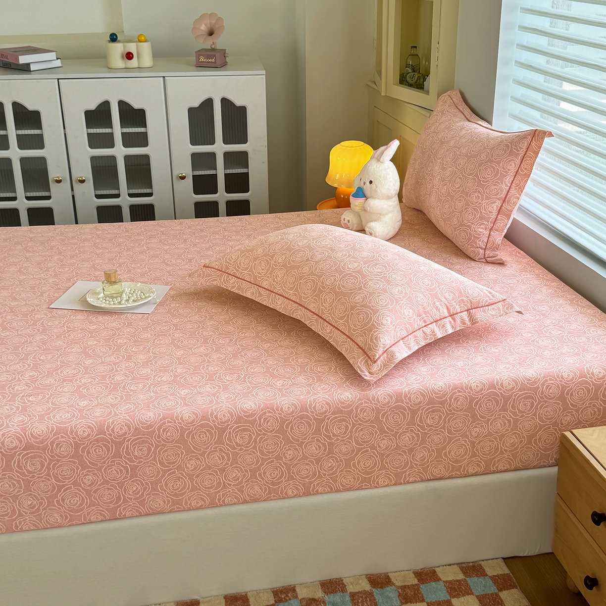 91家纺网 家纺一手货源 找家纺 壹贝家纺 2025新款全棉磨毛床笠系列 玫瑰情缘-粉