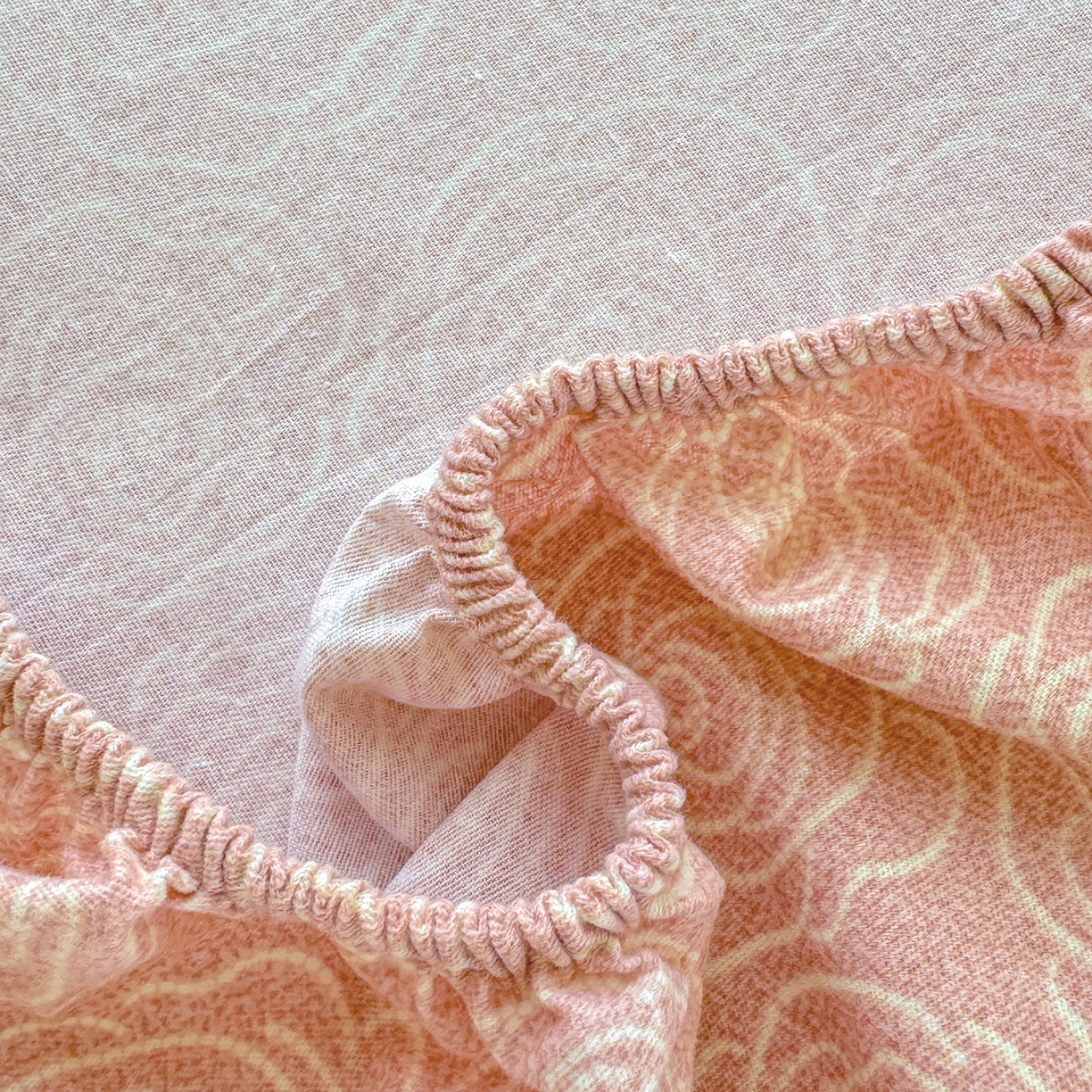 91家纺网 家纺一手货源 找家纺 壹贝家纺 2025新款全棉磨毛床笠系列 玫瑰情缘-粉