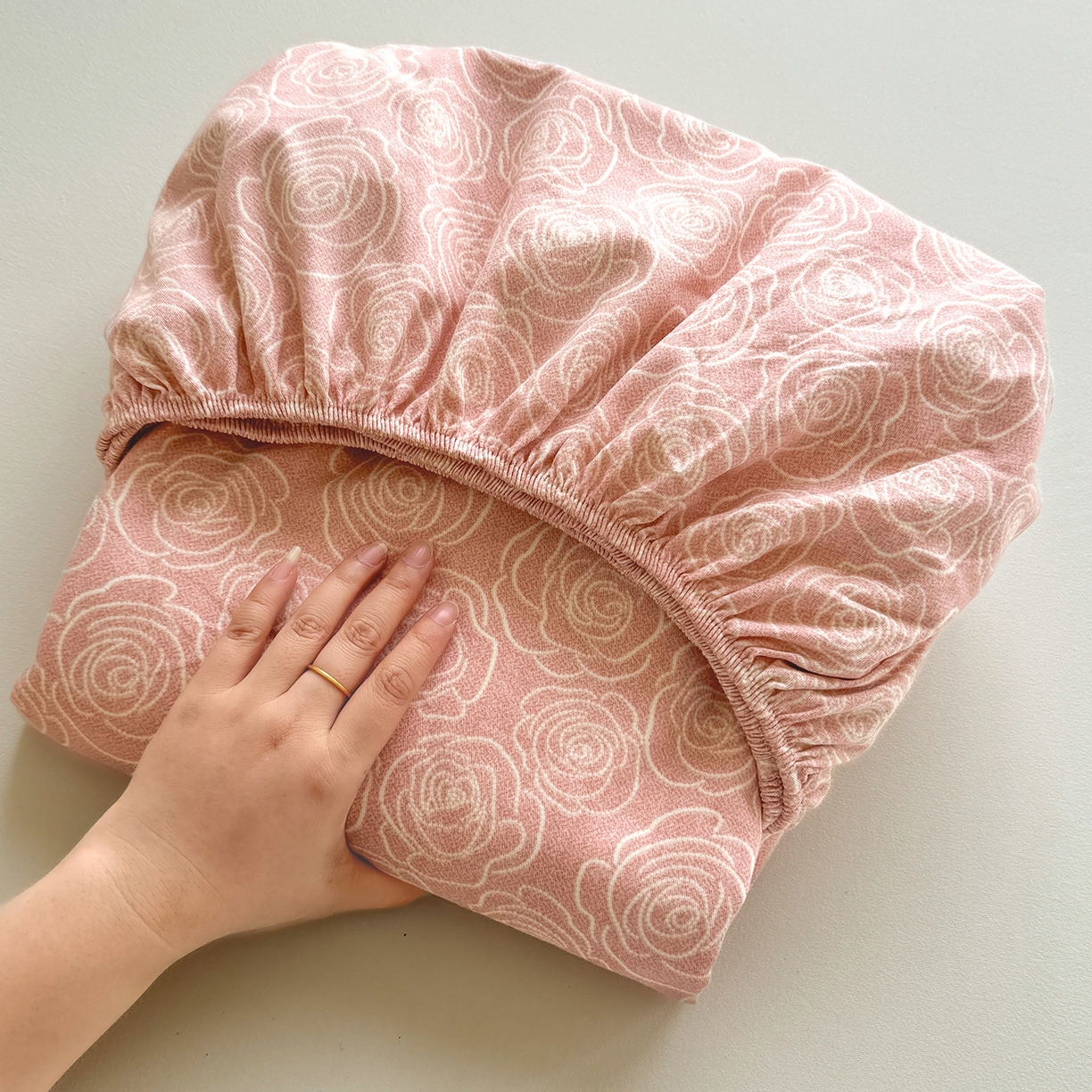 91家纺网 家纺一手货源 找家纺 壹贝家纺 2025新款全棉磨毛床笠系列 玫瑰情缘-粉