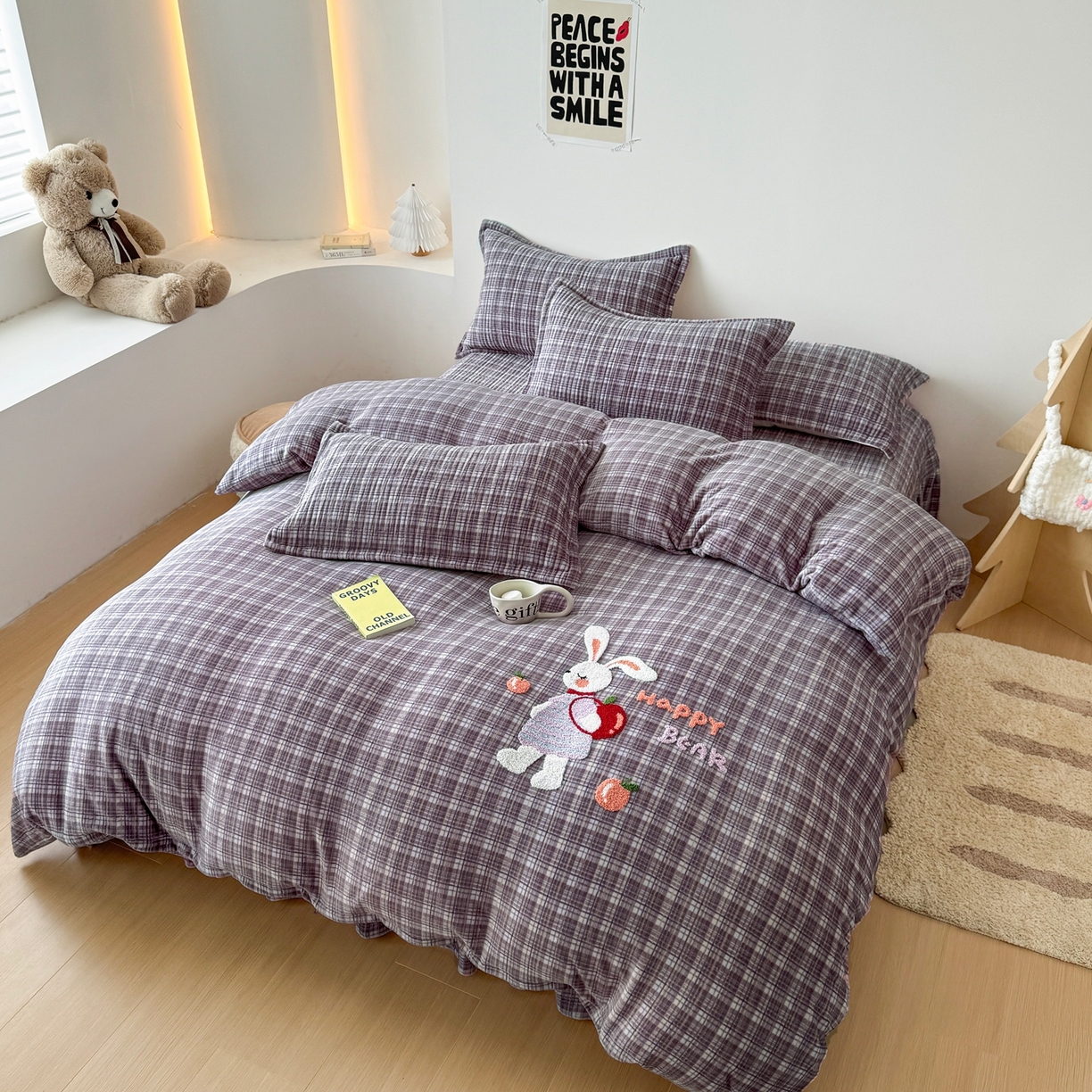 91家纺网 家纺一手货源 找家纺 希朵家纺 2025新款可爱牛奶绒毛巾绣床盖四件套 苹果兔