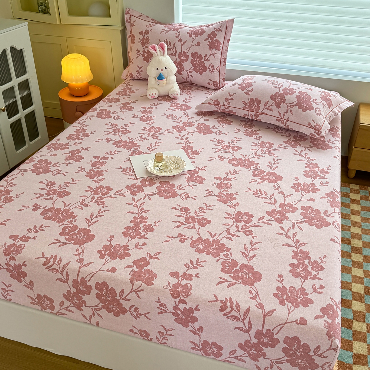 91家纺网 家纺一手货源 找家纺 壹贝家纺 2025新款全棉磨毛床笠系列 梅花印-粉