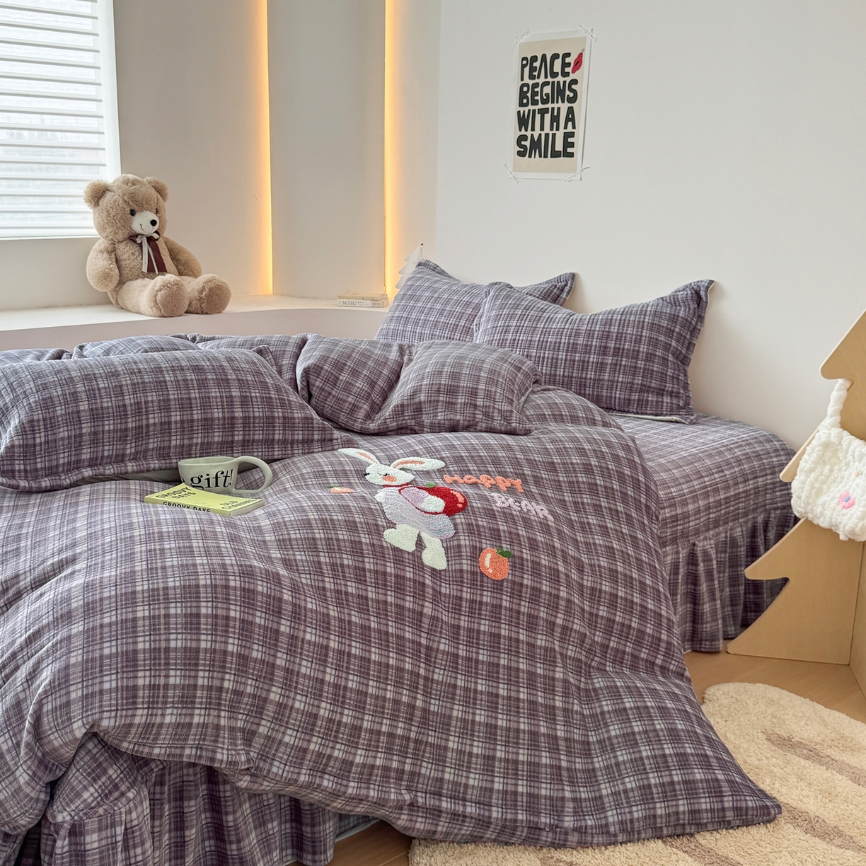 希朵家纺 2025新款可爱牛奶绒毛巾绣床盖四件套 苹果兔