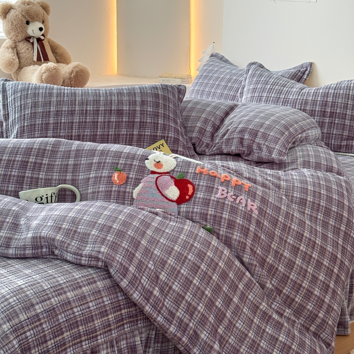 91家纺网 家纺一手货源 找家纺 希朵家纺 2025新款可爱牛奶绒毛巾绣床盖四件套 苹果兔