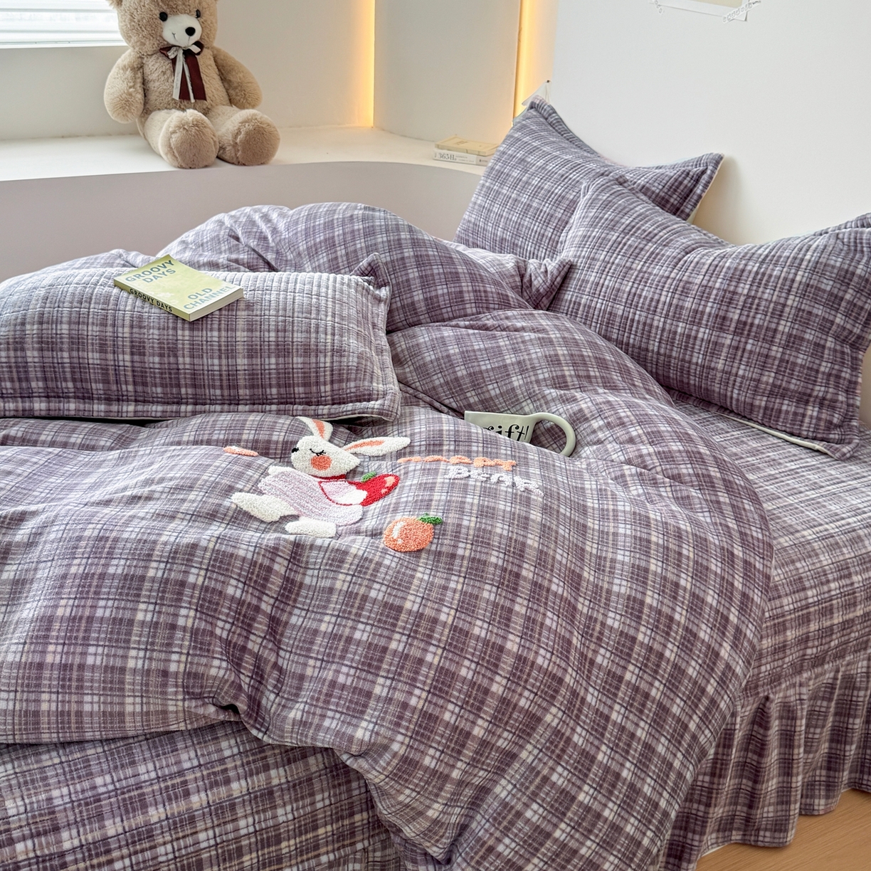 91家纺网 家纺一手货源 找家纺 希朵家纺 2025新款可爱牛奶绒毛巾绣床盖四件套 苹果兔