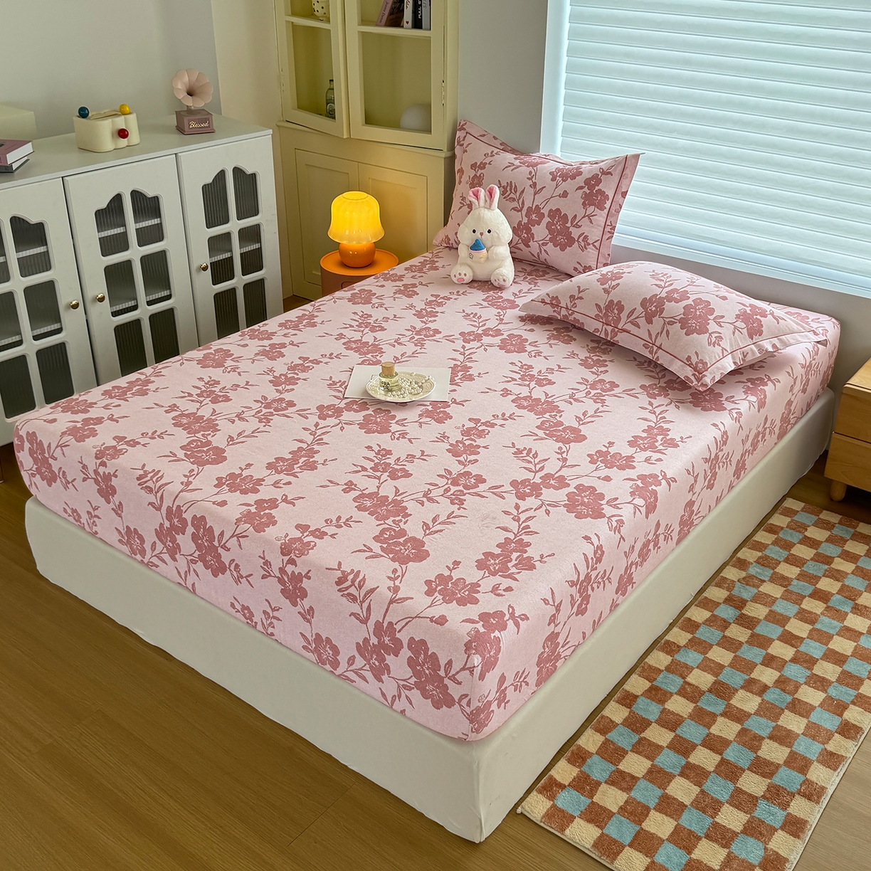 91家纺网 家纺一手货源 找家纺 壹贝家纺 2025新款全棉磨毛床笠系列 梅花印-粉