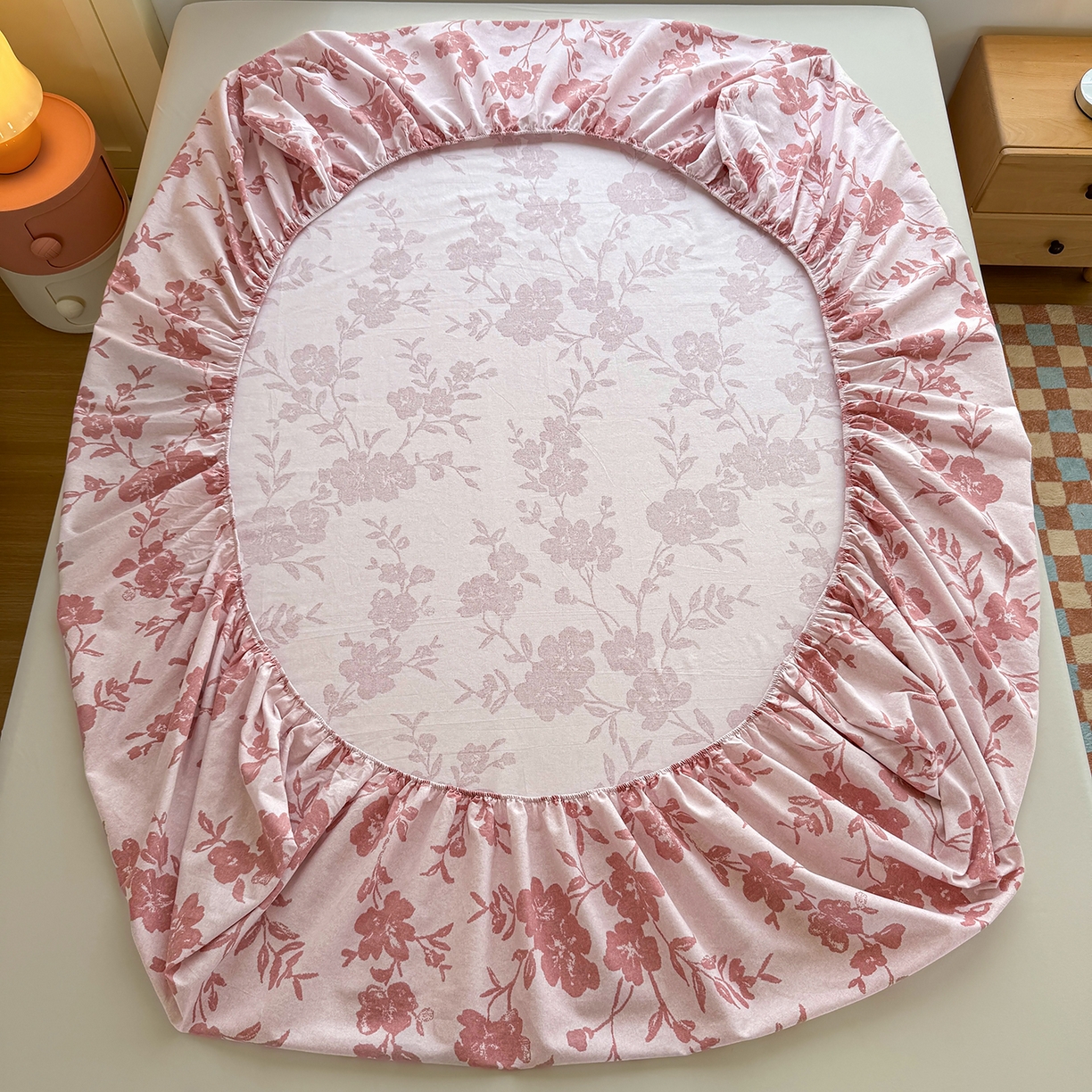 91家纺网 家纺一手货源 找家纺 壹贝家纺 2025新款全棉磨毛床笠系列 梅花印-粉