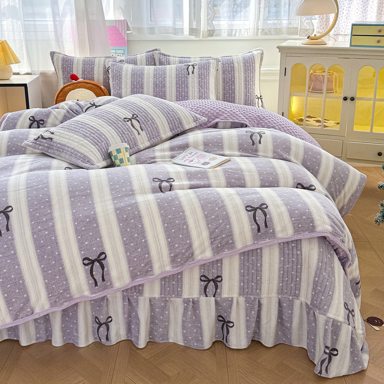 91家纺网 家纺一手货源 找家纺 豫见家纺 2025新款加厚高克重牛奶绒豆豆绒花边床盖四件套 蝴蝶结-紫