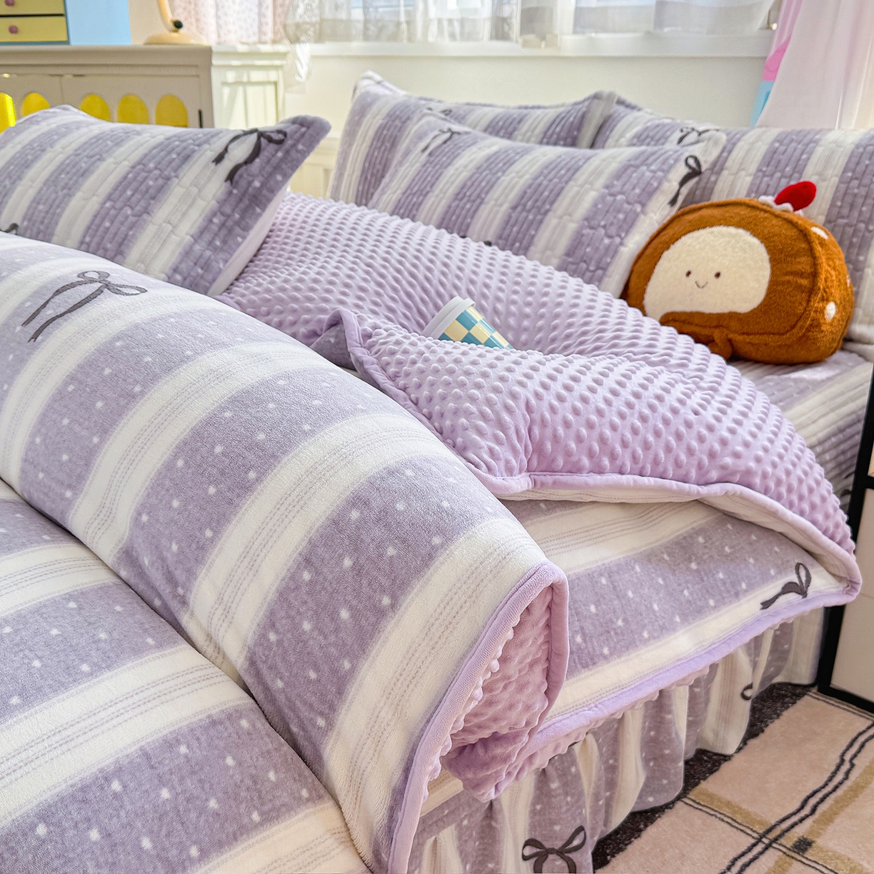 91家纺网 家纺一手货源 找家纺 豫见家纺 2025新款加厚高克重牛奶绒豆豆绒花边床盖四件套 蝴蝶结-紫