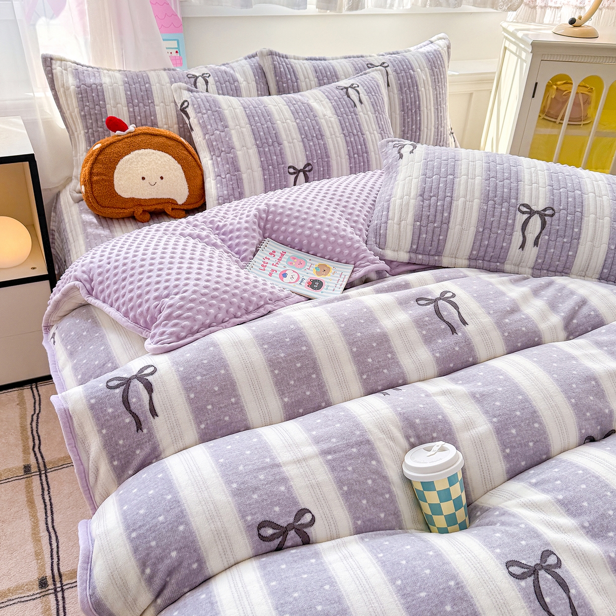 91家纺网 家纺一手货源 找家纺 豫见家纺 2025新款加厚高克重牛奶绒豆豆绒花边床盖四件套 蝴蝶结-紫