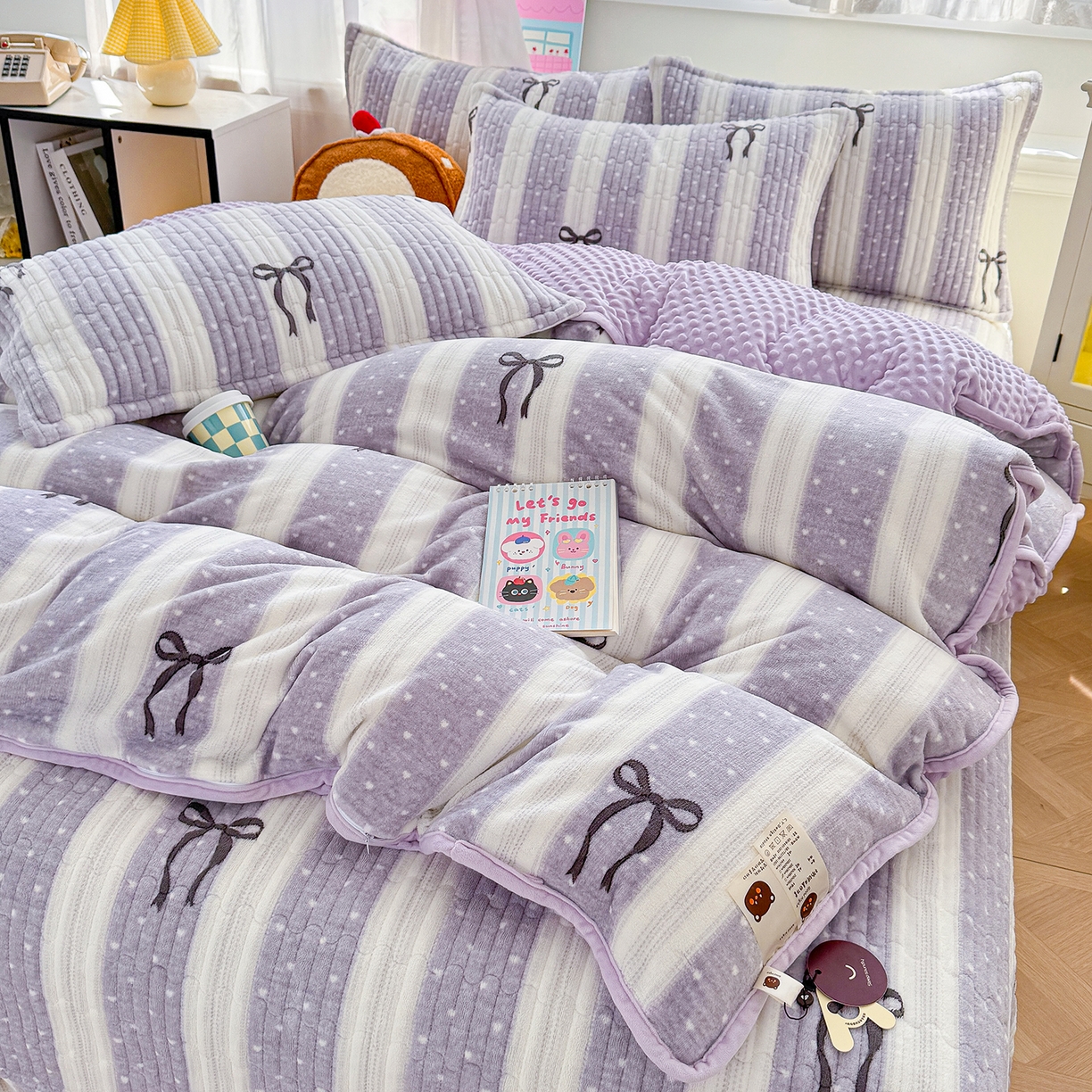 91家纺网 家纺一手货源 找家纺 豫见家纺 2025新款加厚高克重牛奶绒豆豆绒花边床盖四件套 蝴蝶结-紫