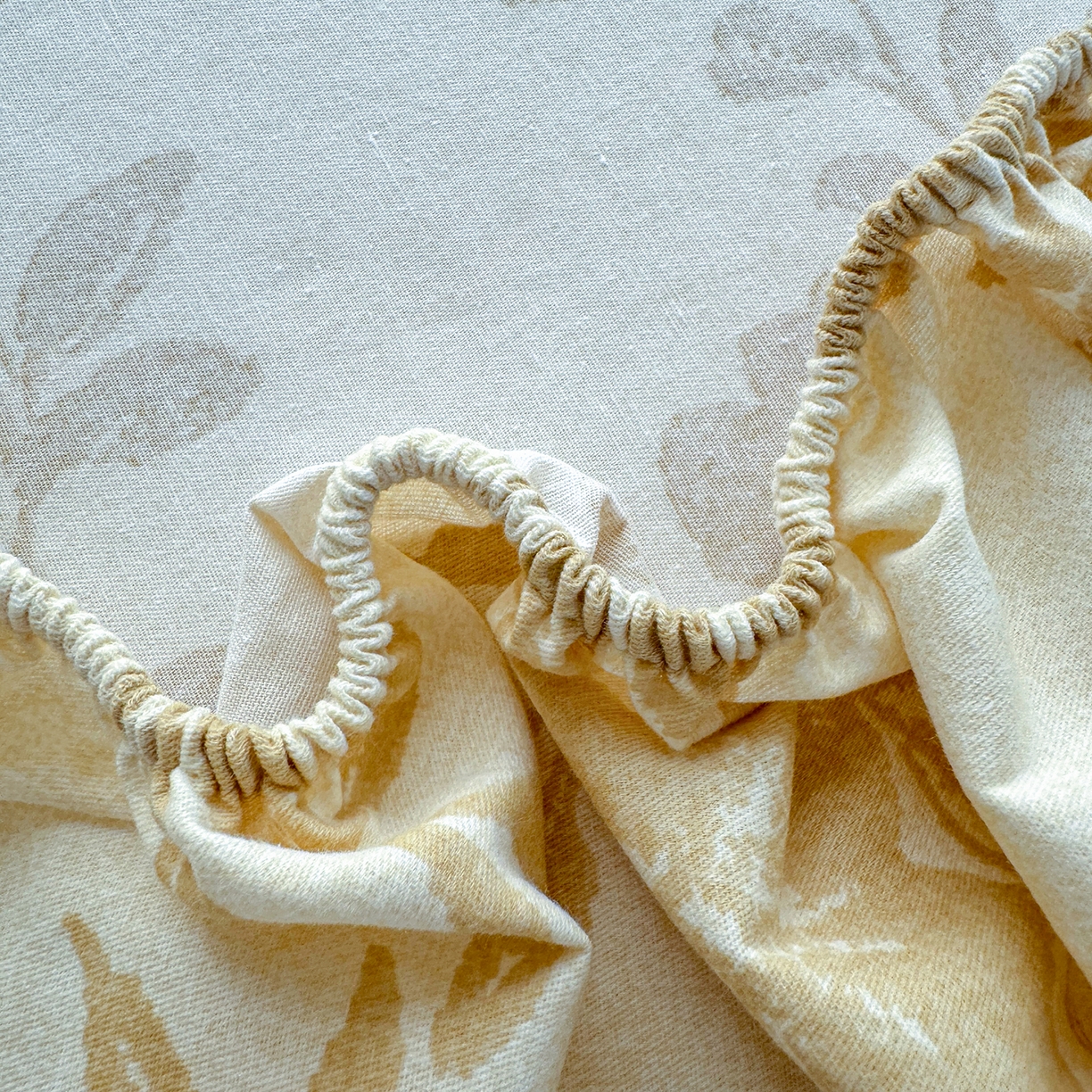 91家纺网 家纺一手货源 找家纺 壹贝家纺 2025新款全棉磨毛床笠系列 梅花印-黄