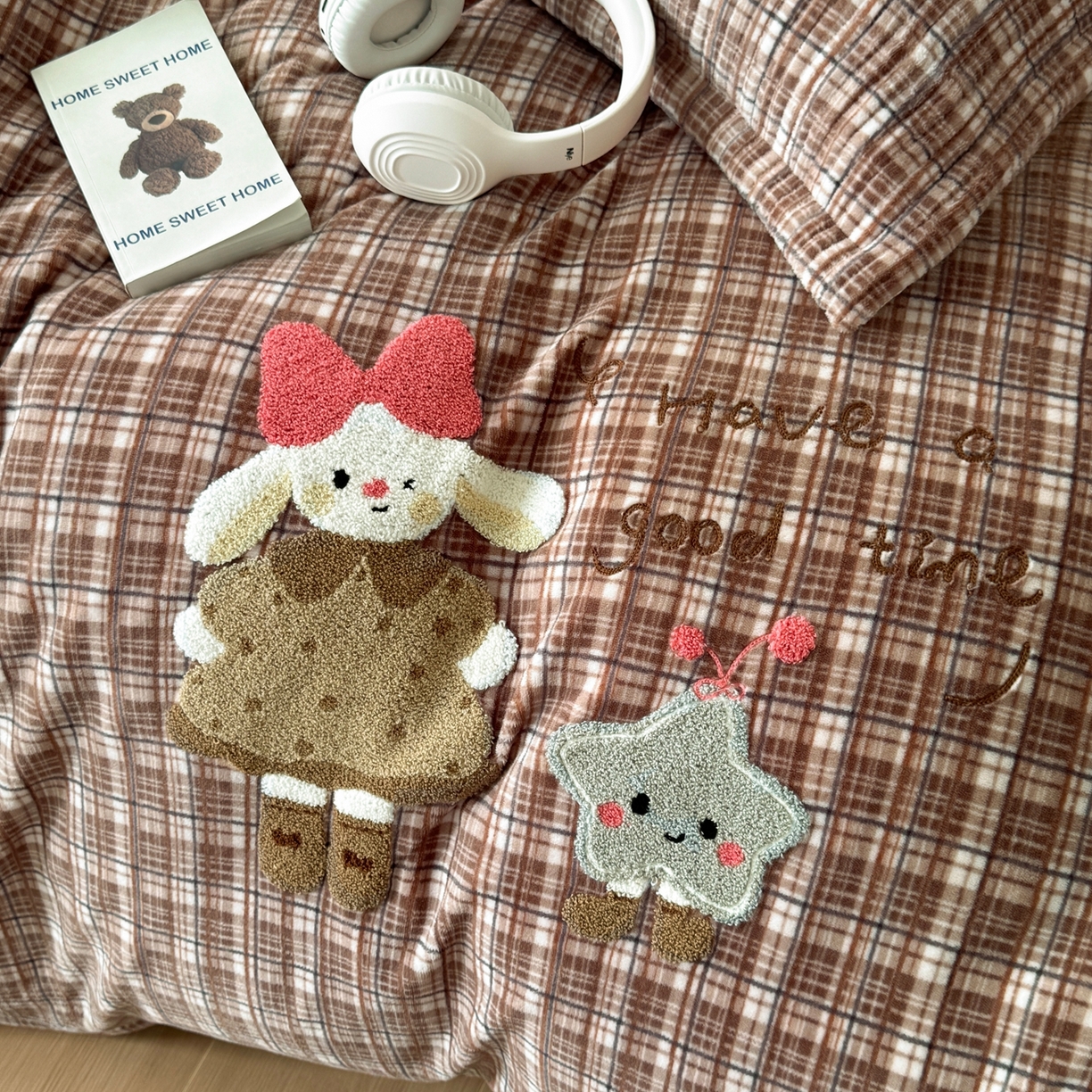 91家纺网 家纺一手货源 找家纺 希朵家纺 2025新款可爱牛奶绒毛巾绣床盖四件套 五角星兔