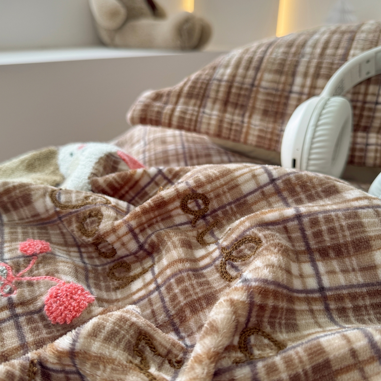 91家纺网 家纺一手货源 找家纺 希朵家纺 2025新款可爱牛奶绒毛巾绣床盖四件套 五角星兔