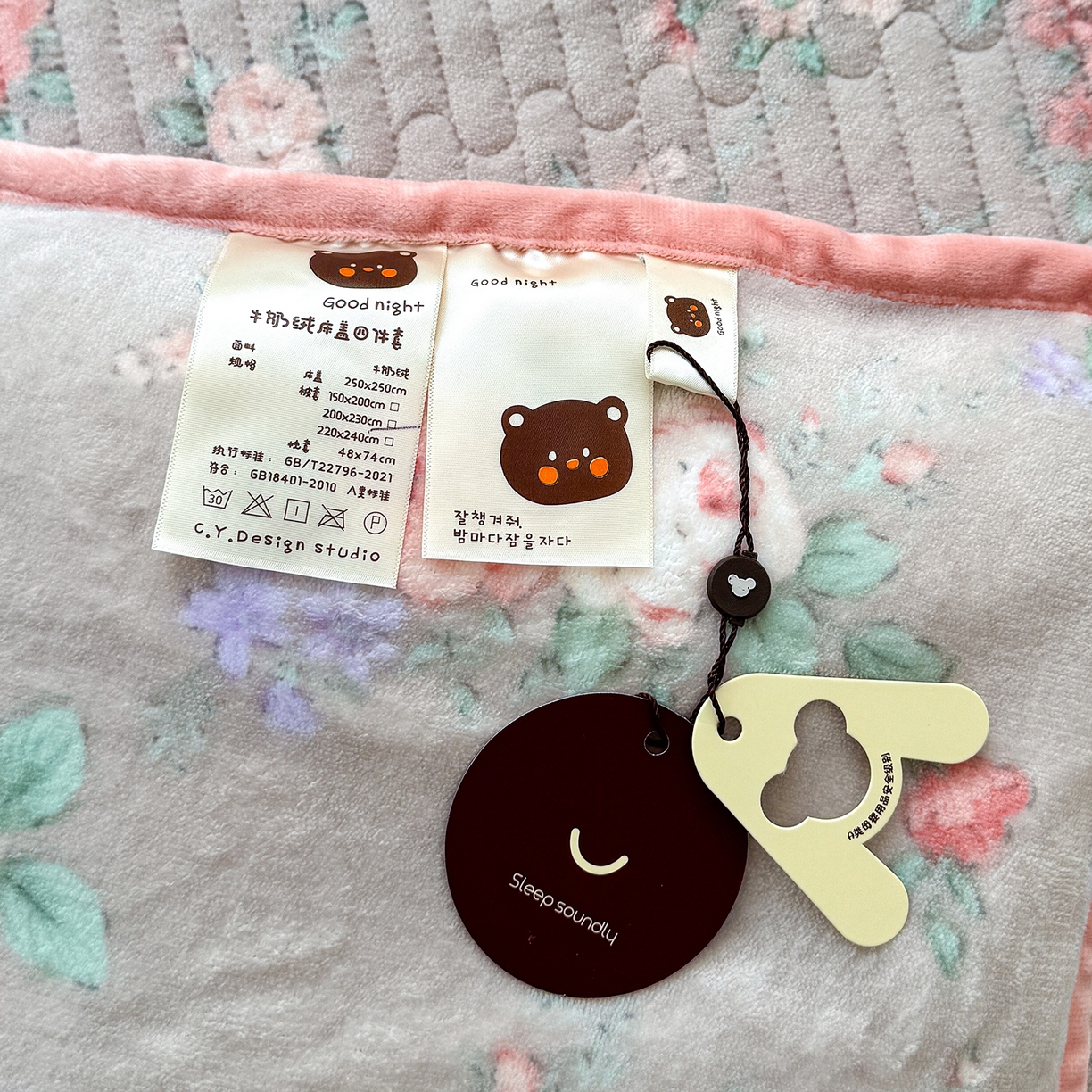 91家纺网 家纺一手货源 找家纺 豫见家纺 2025新款加厚高克重牛奶绒豆豆绒花边床盖四件套 甜漾