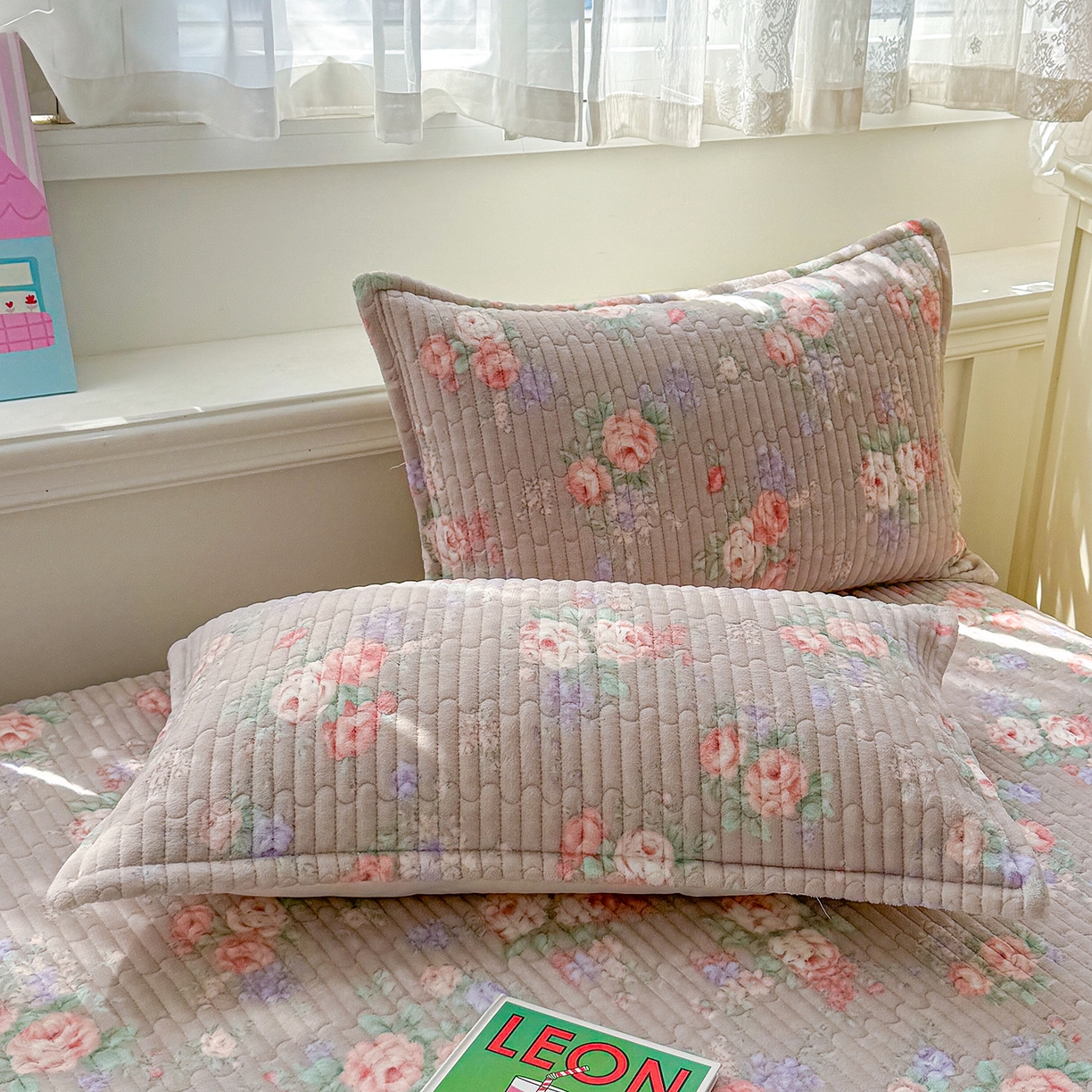 91家纺网 家纺一手货源 找家纺 豫见家纺 2025新款加厚高克重牛奶绒豆豆绒花边床盖四件套 甜漾