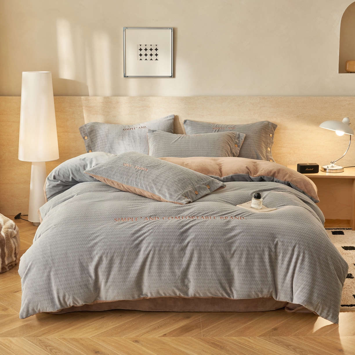 91家纺网 家纺一手货源 找家纺 寐绸家纺 2025秋冬新款230g雪貂绒阳离子提花牛奶绒四件套 雪貂绒-中灰