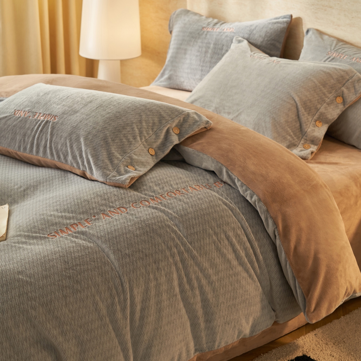 91家纺网 家纺一手货源 找家纺 寐绸家纺 2025秋冬新款230g雪貂绒阳离子提花牛奶绒四件套 雪貂绒-中灰