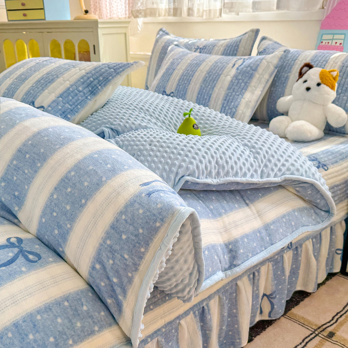 91家纺网 家纺一手货源 找家纺 豫见家纺 2025新款加厚高克重牛奶绒豆豆绒花边床盖四件套 蝴蝶结-蓝