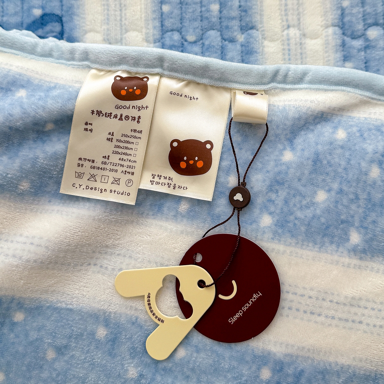 91家纺网 家纺一手货源 找家纺 豫见家纺 2025新款加厚高克重牛奶绒豆豆绒花边床盖四件套 蝴蝶结-蓝