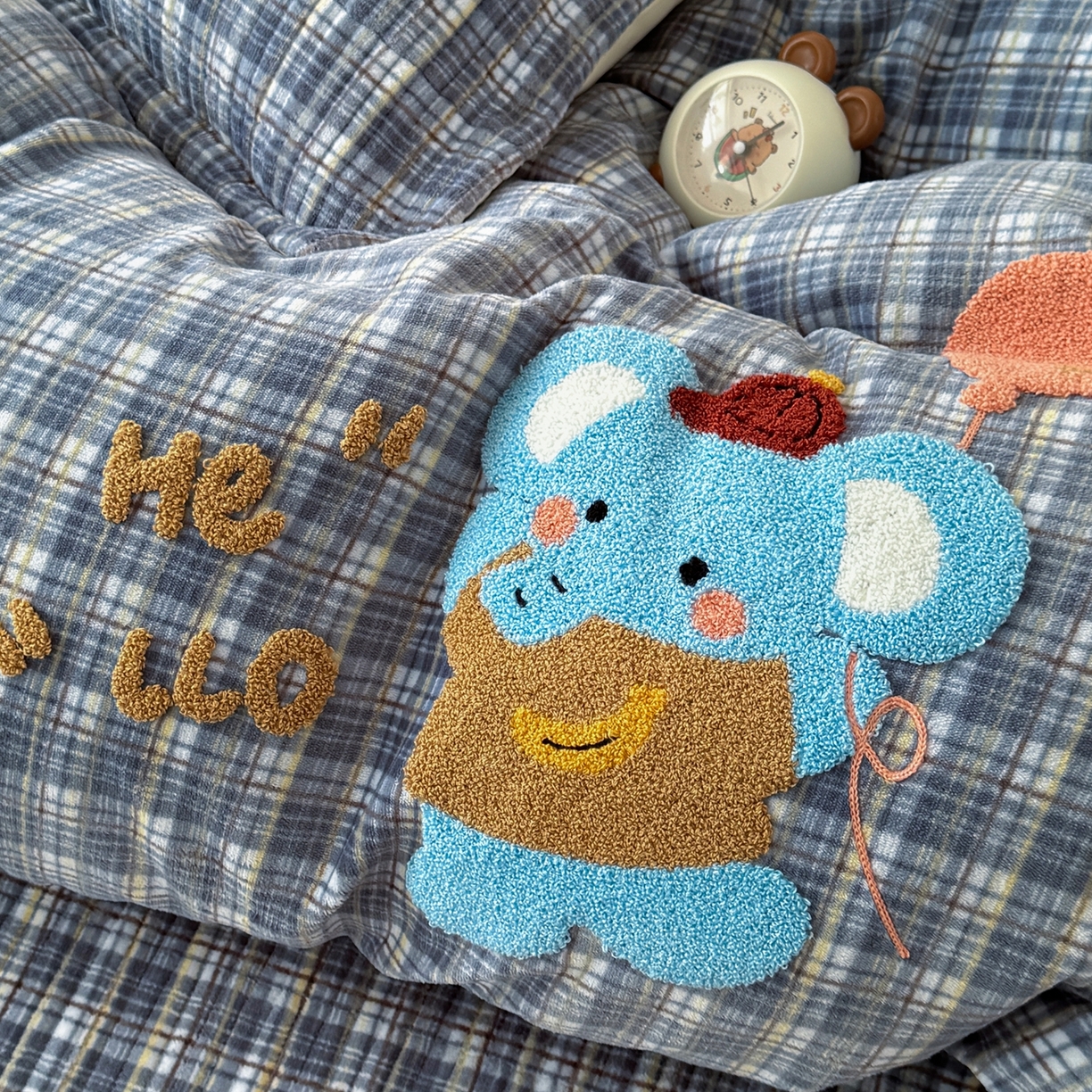 91家纺网 家纺一手货源 找家纺 希朵家纺 2025新款可爱牛奶绒毛巾绣床盖四件套 小象兰