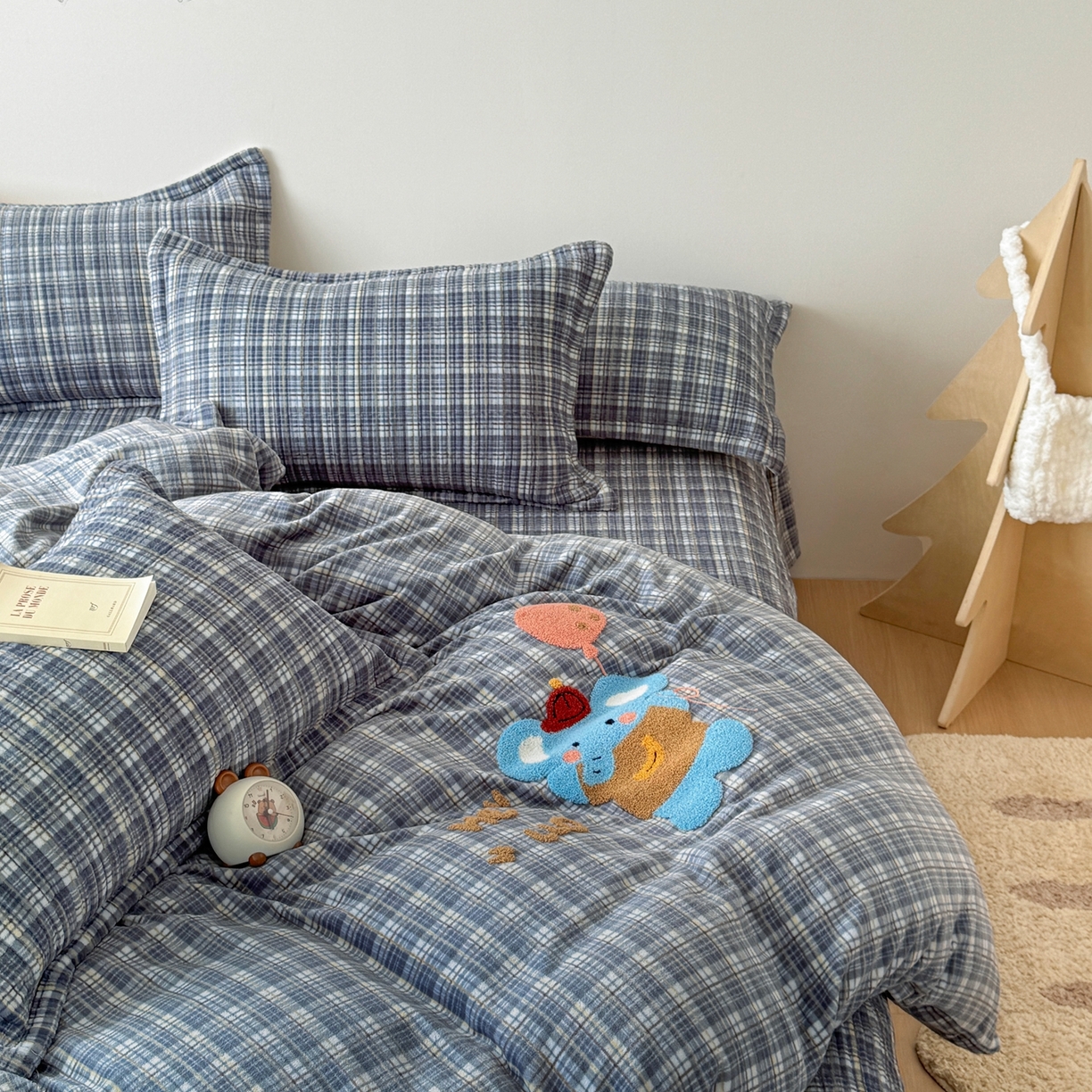 91家纺网 家纺一手货源 找家纺 希朵家纺 2025新款可爱牛奶绒毛巾绣床盖四件套 小象兰