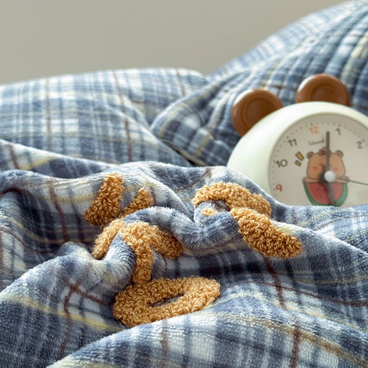 91家纺网 家纺一手货源 找家纺 希朵家纺 2025新款可爱牛奶绒毛巾绣床盖四件套 小象兰