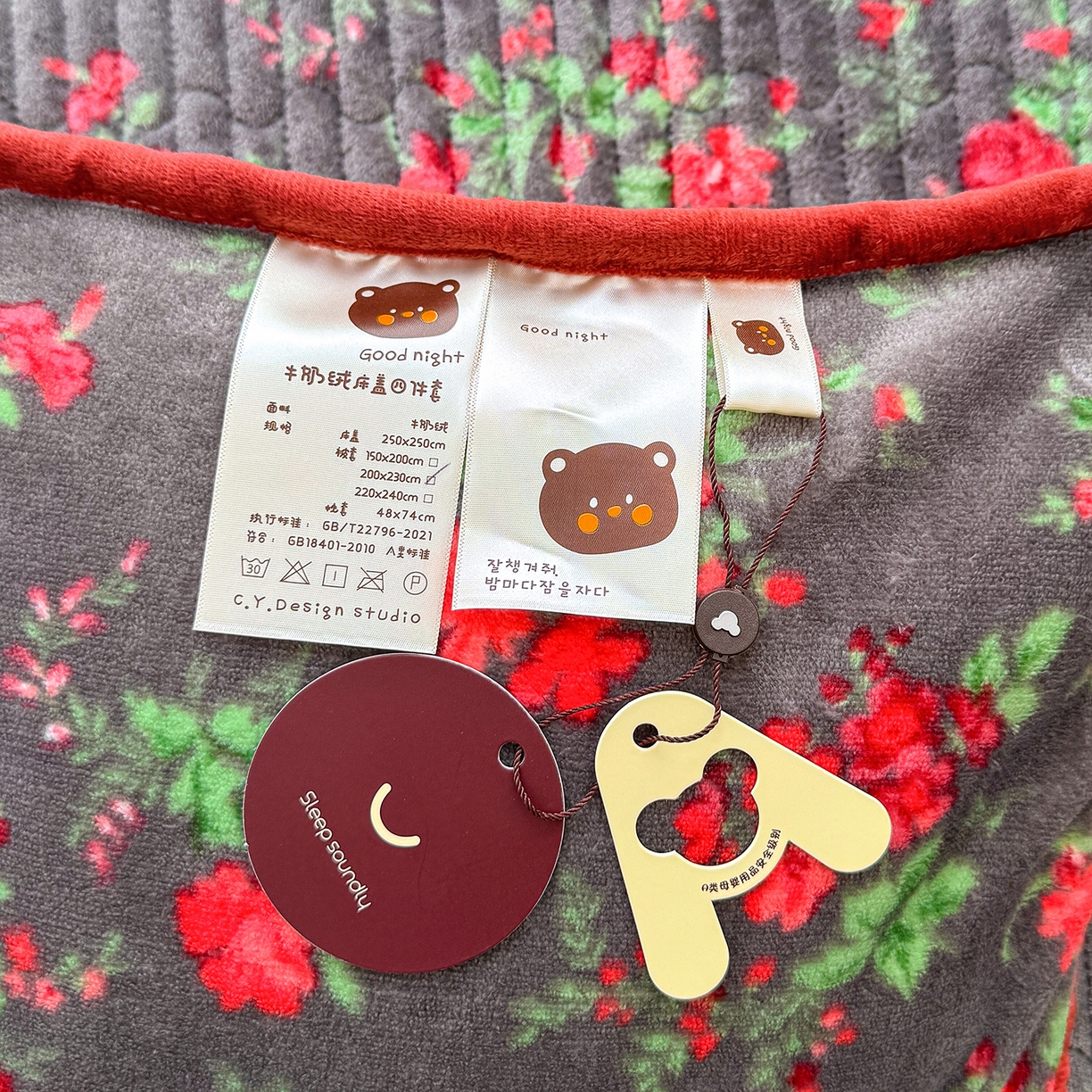 91家纺网 家纺一手货源 找家纺 豫见家纺 2025新款加厚高克重牛奶绒豆豆绒花边床盖四件套 花漾