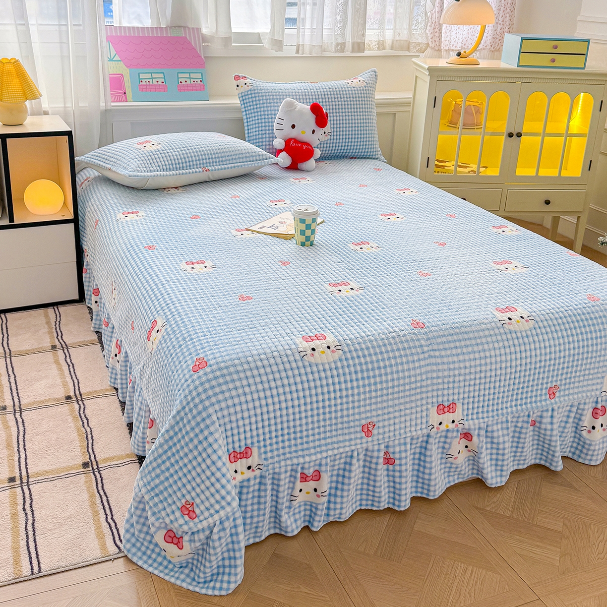 91家纺网 家纺一手货源 找家纺 豫见家纺 2025新款加厚高克重牛奶绒豆豆绒花边床盖四件套 格子KT-蓝