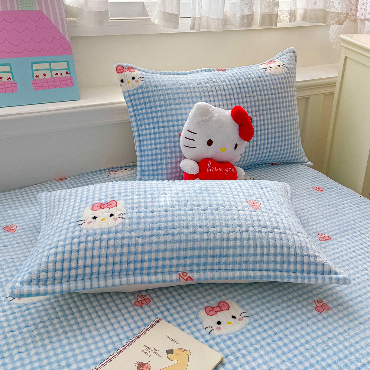 91家纺网 家纺一手货源 找家纺 豫见家纺 2025新款加厚高克重牛奶绒豆豆绒花边床盖四件套 格子KT-蓝