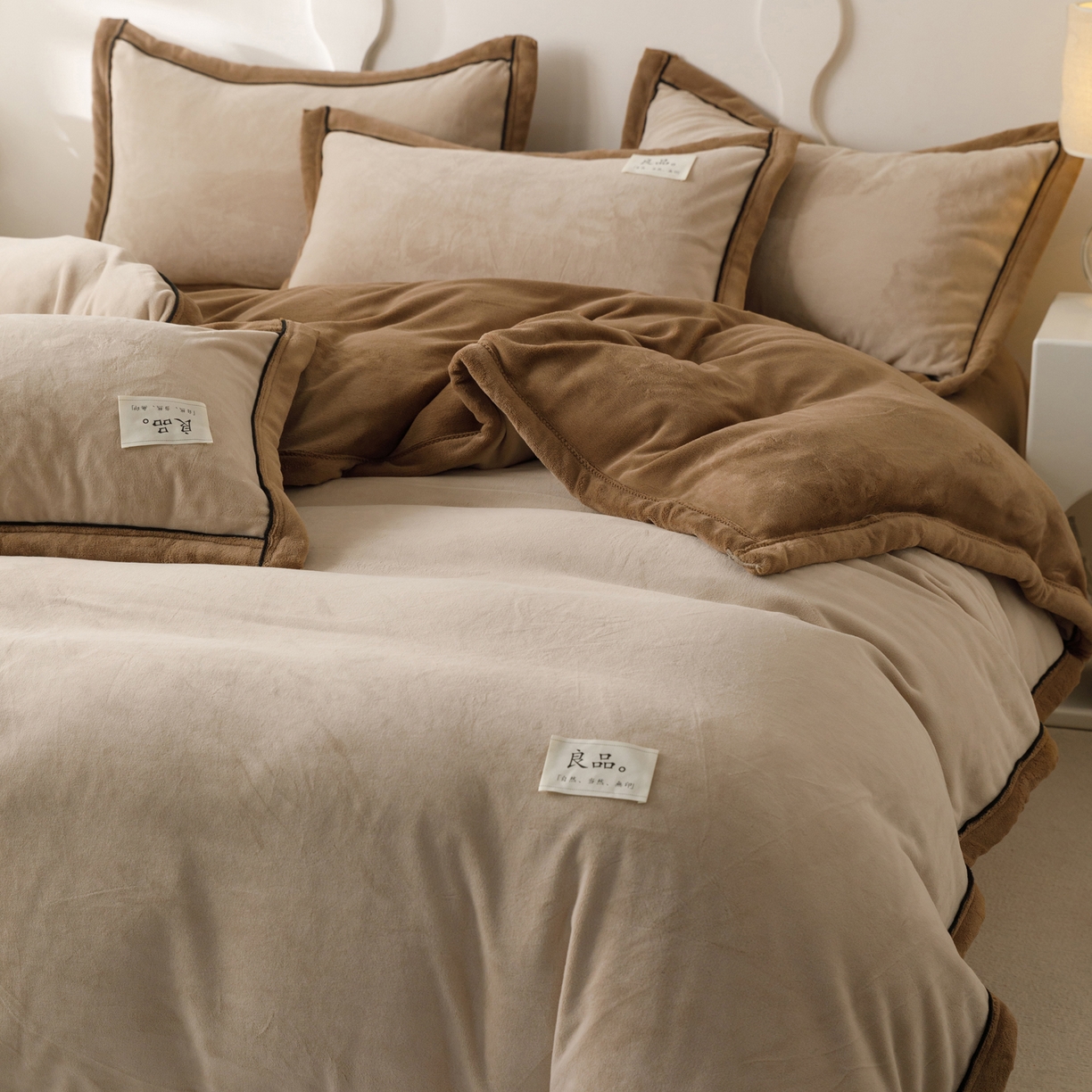 91家纺网 家纺一手货源 找家纺 （总）寐绸家纺 2025秋冬新款230g牛奶绒双拼四件套