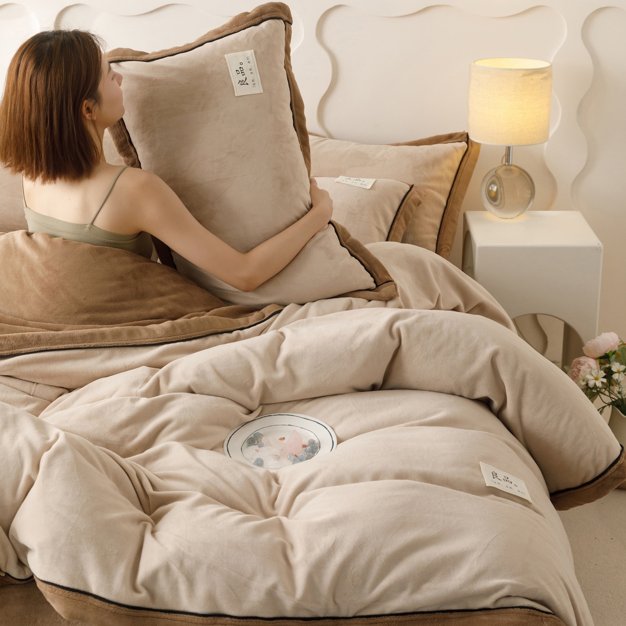 91家纺网 家纺一手货源 找家纺 （总）寐绸家纺 2025秋冬新款230g牛奶绒双拼四件套