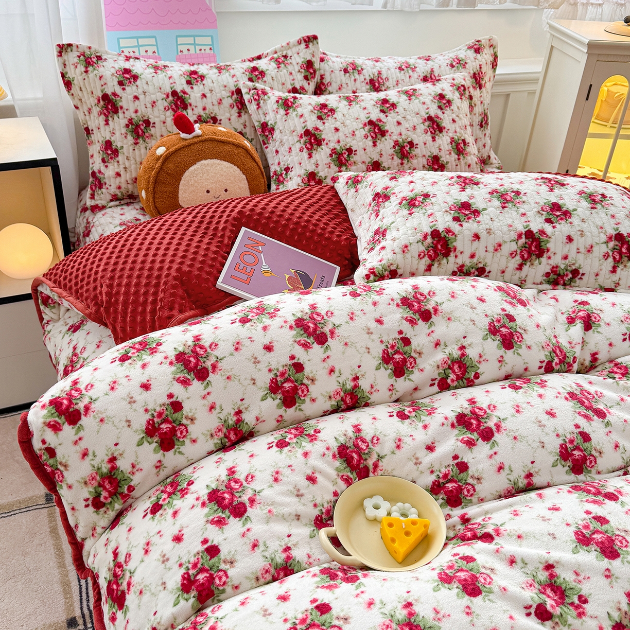 91家纺网 家纺一手货源 找家纺 豫见家纺 2025新款加厚高克重牛奶绒豆豆绒花边床盖四件套 梨花落