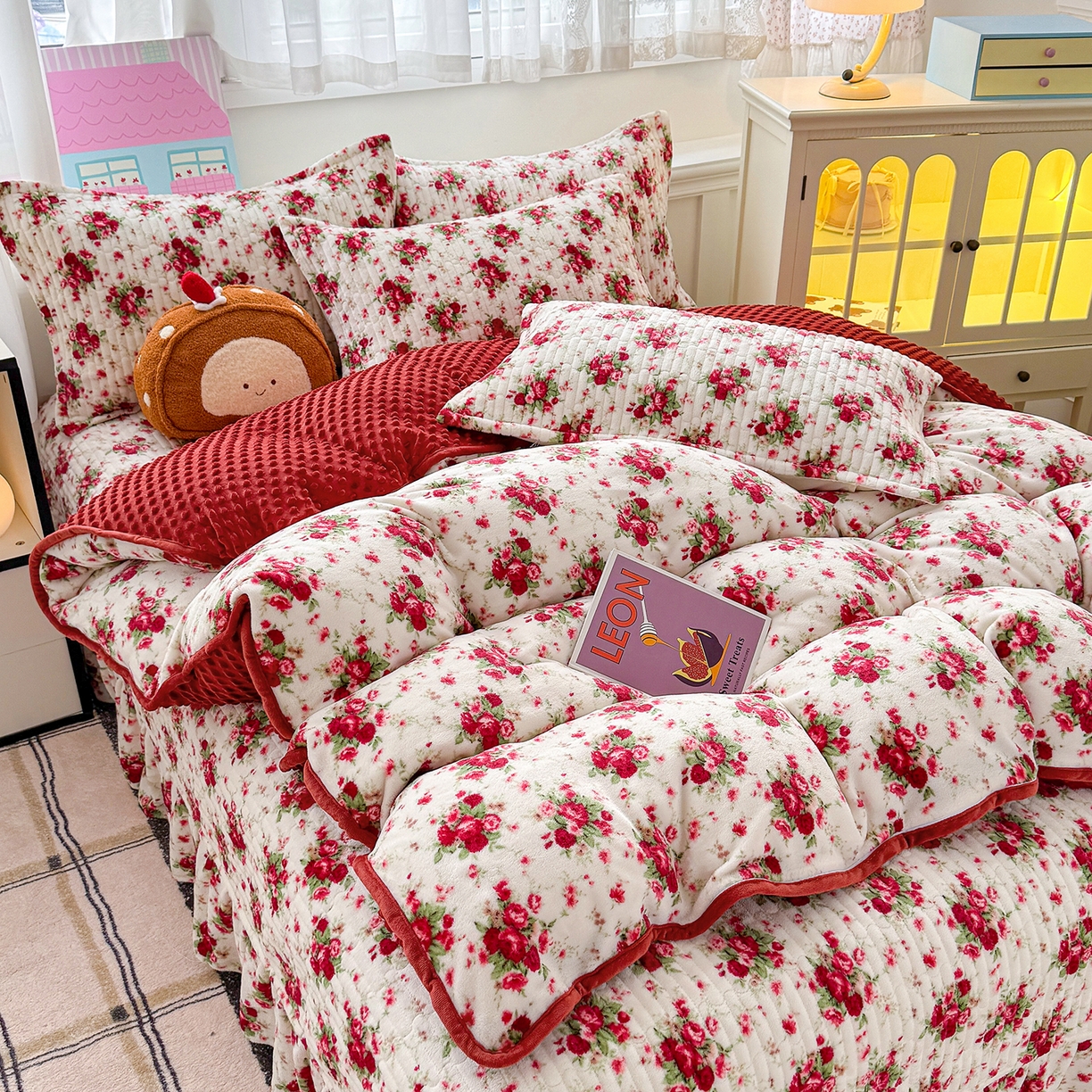 91家纺网 家纺一手货源 找家纺 豫见家纺 2025新款加厚高克重牛奶绒豆豆绒花边床盖四件套 梨花落